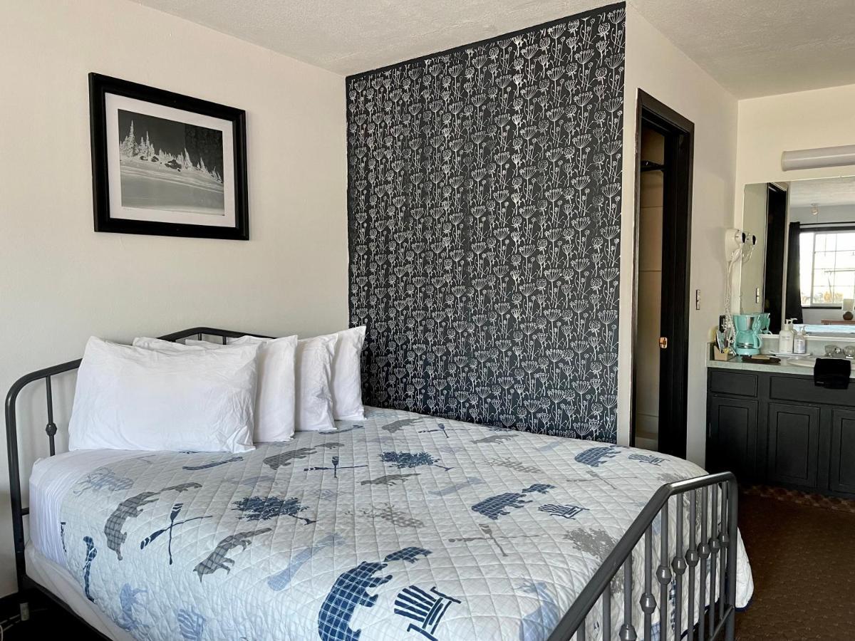 Chalet Inn Whitefish Extérieur photo